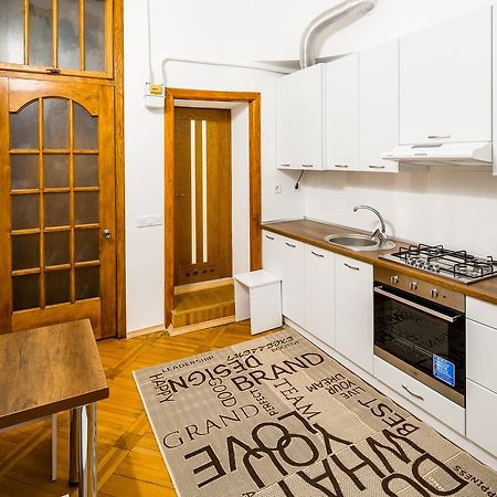 Three-Room Apartment Liov Exterior foto